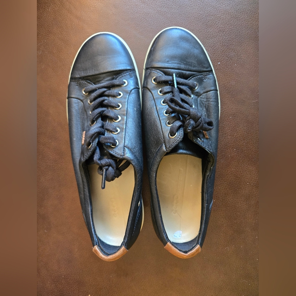 Ecco Women's Black and Tan Leather Sneakers Size 10
